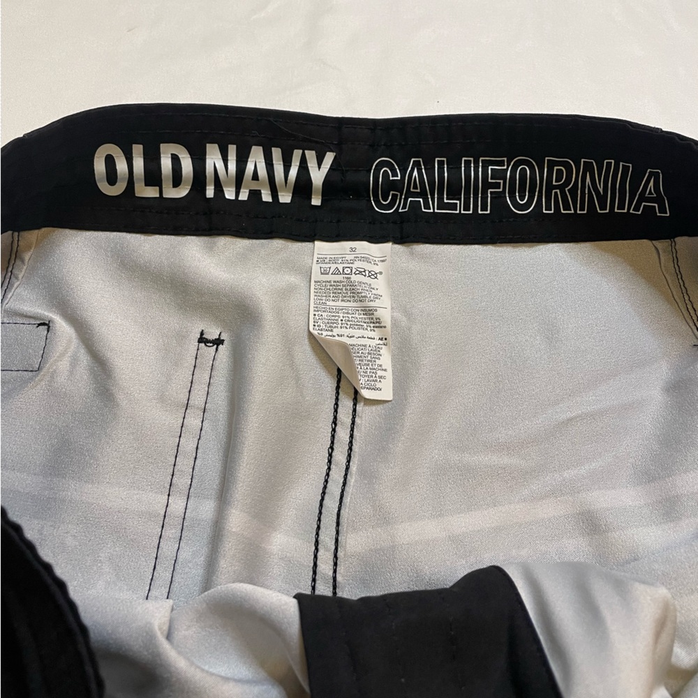 Men’s Old Navy size 32 black swim trunks - Picture 5 of 6